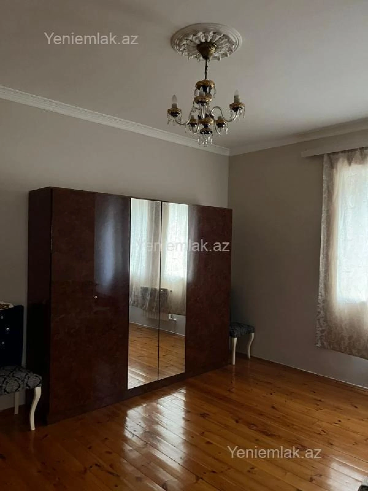 Satılır 5 otaqlı həyət evi 285 m²