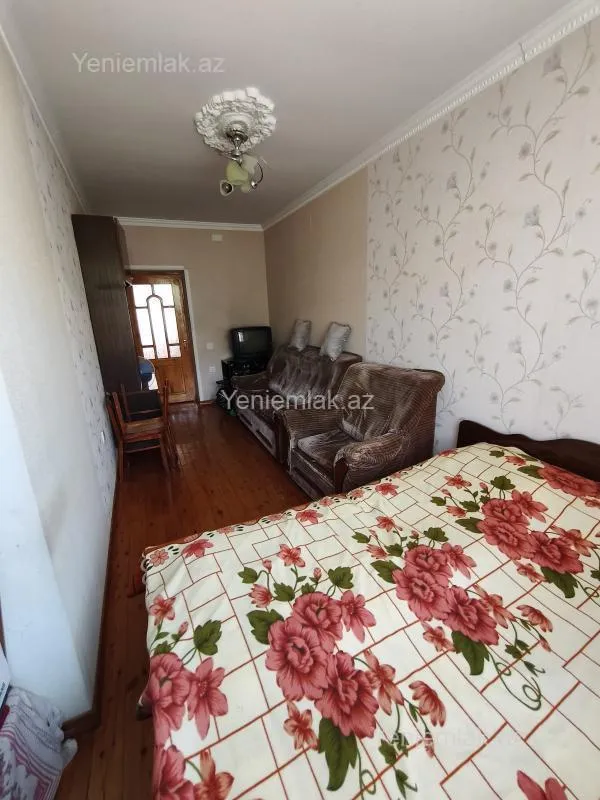 Satılır 5 otaqlı köhnə tikili 110 m²