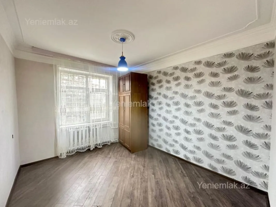 Satılır 2 otaqlı köhnə tikili 60 m²