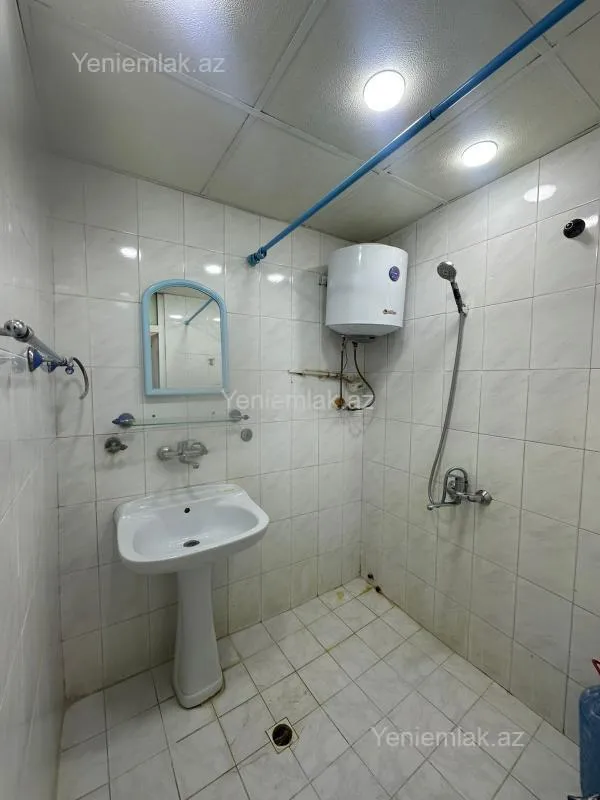 Satılır 2 otaqlı köhnə tikili 60 m²