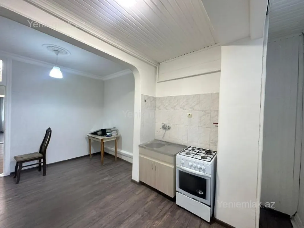 Satılır 2 otaqlı köhnə tikili 60 m²