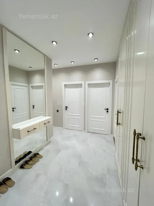 Satılır 4 otaqlı köhnə tikili 105 m²