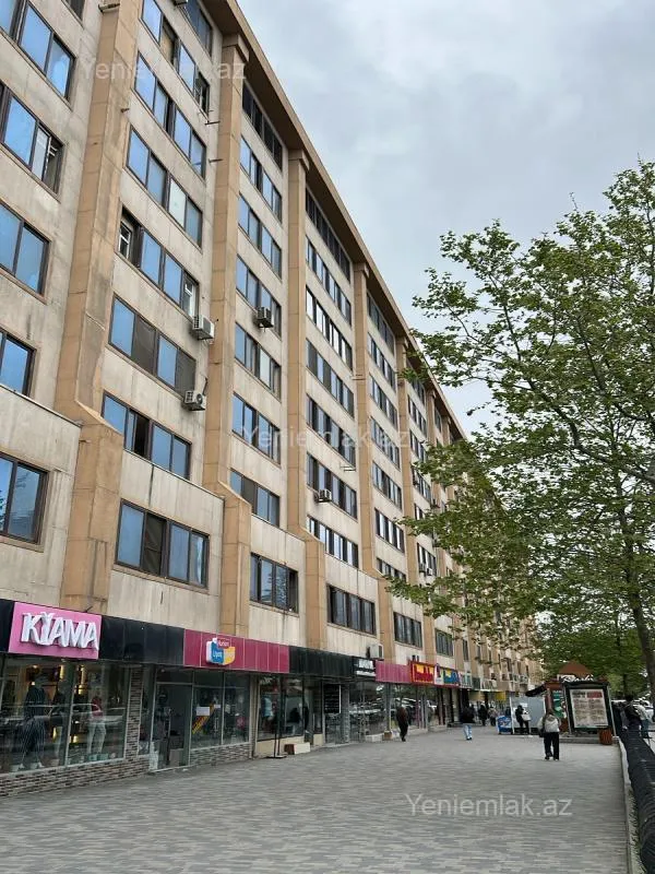 Satılır 4 otaqlı köhnə tikili 105 m²