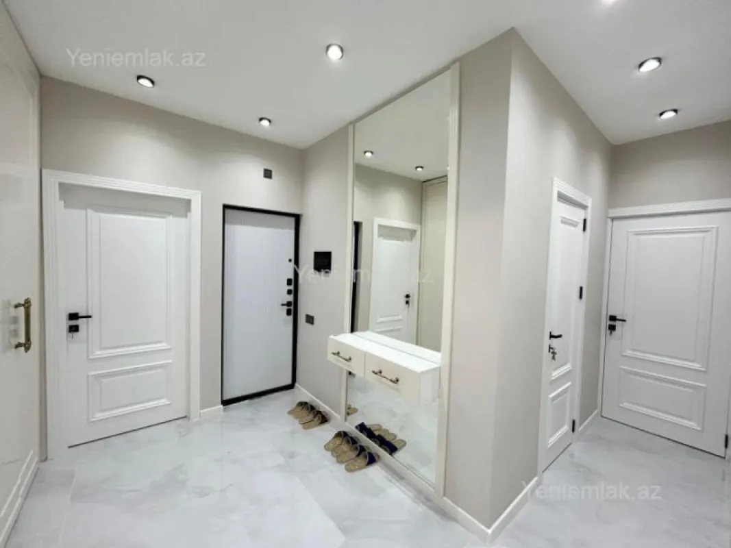 Satılır 4 otaqlı köhnə tikili 105 m²
