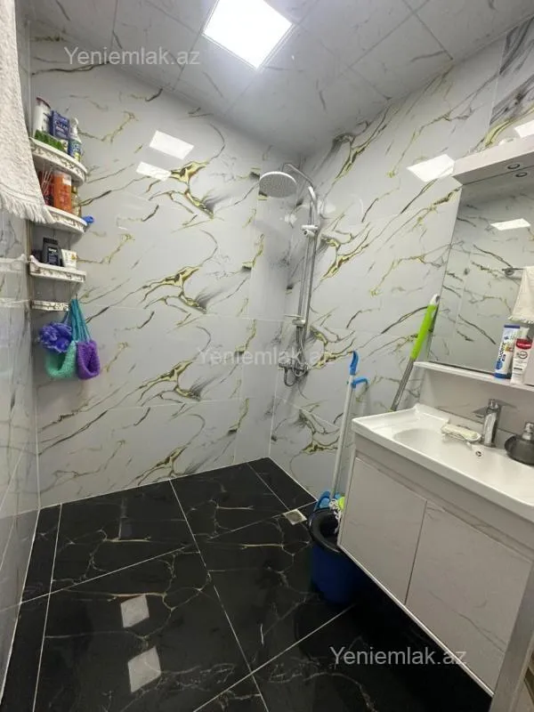 Satılır 2 otaqlı köhnə tikili 65 m²