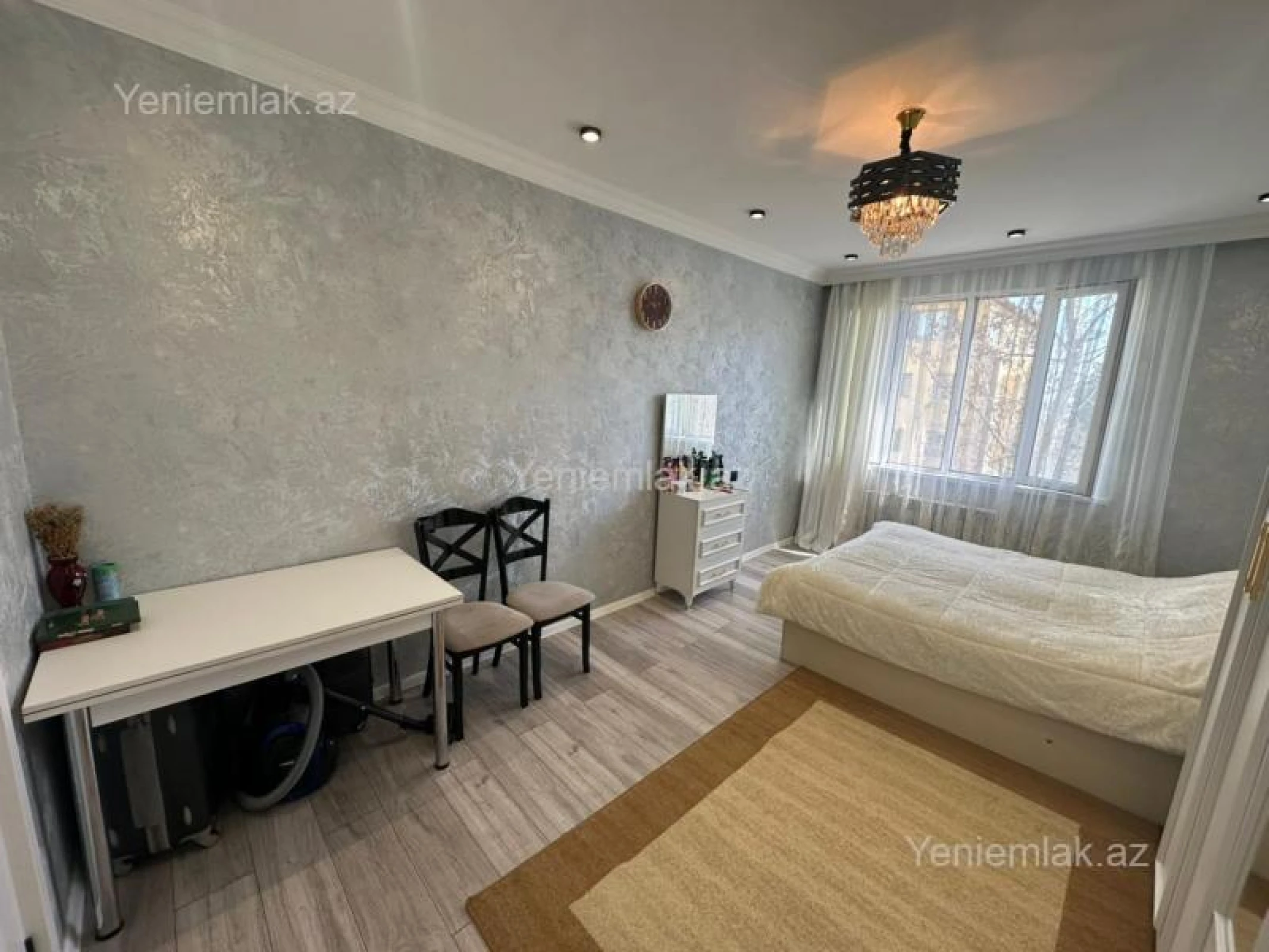 Satılır 2 otaqlı köhnə tikili 65 m²