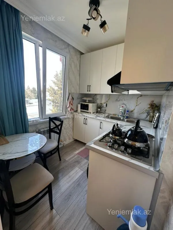 Satılır 2 otaqlı köhnə tikili 65 m²