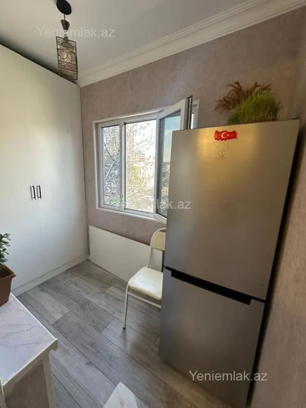 Satılır 2 otaqlı köhnə tikili 65 m²
