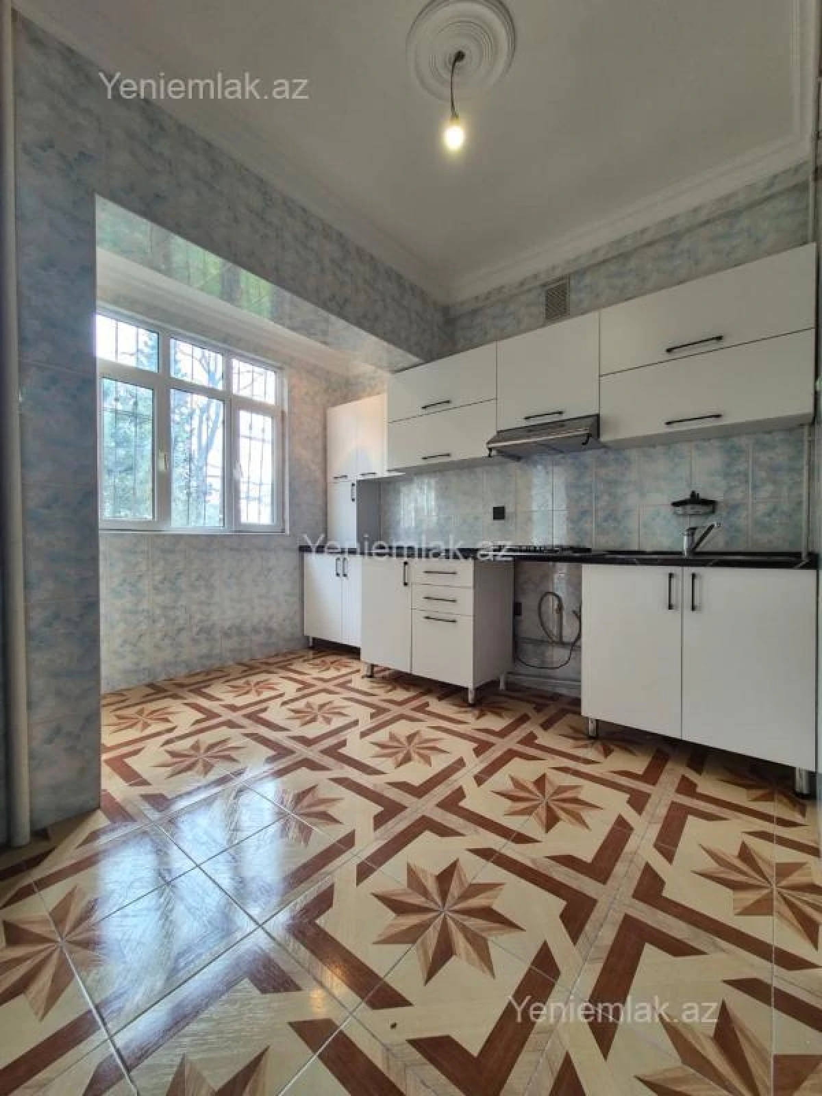 Satılır 3 otaqlı köhnə tikili 85 m²