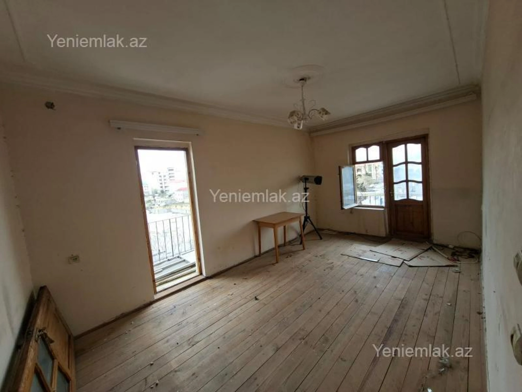 Satılır 1 otaqlı köhnə tikili 43 m²