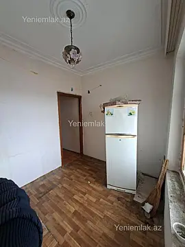 Satılır 1 otaqlı köhnə tikili 43 m²
