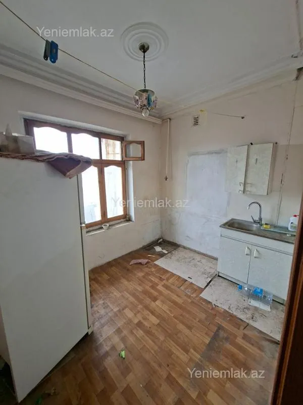 Satılır 1 otaqlı köhnə tikili 43 m²