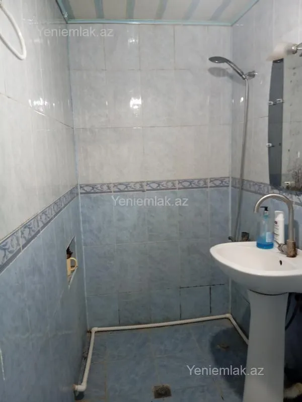 Satılır 2 otaqlı köhnə tikili 60 m²