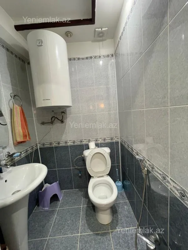 Satılır 3 otaqlı köhnə tikili 100 m²