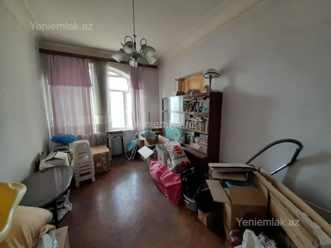 Satılır 3 otaqlı köhnə tikili 95 m²