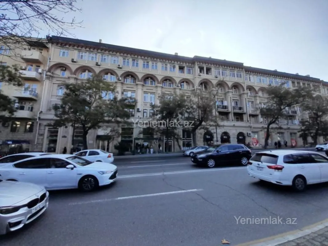 Satılır 3 otaqlı köhnə tikili 95 m²