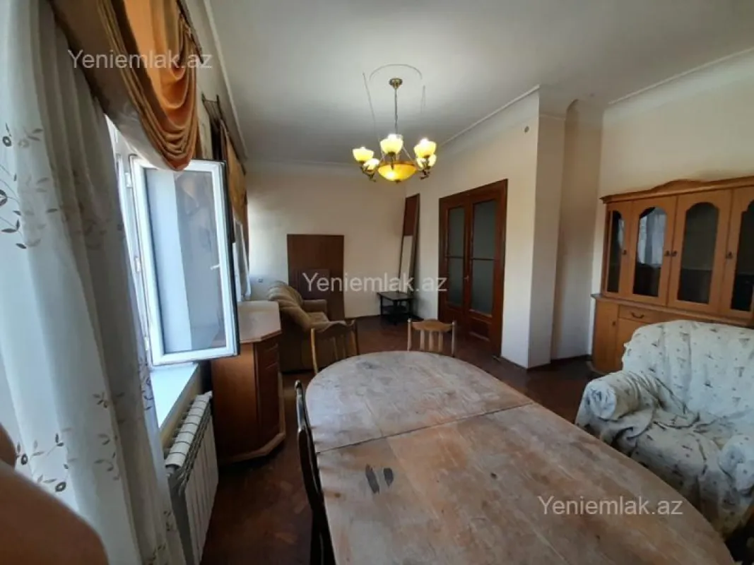Satılır 3 otaqlı köhnə tikili 95 m²