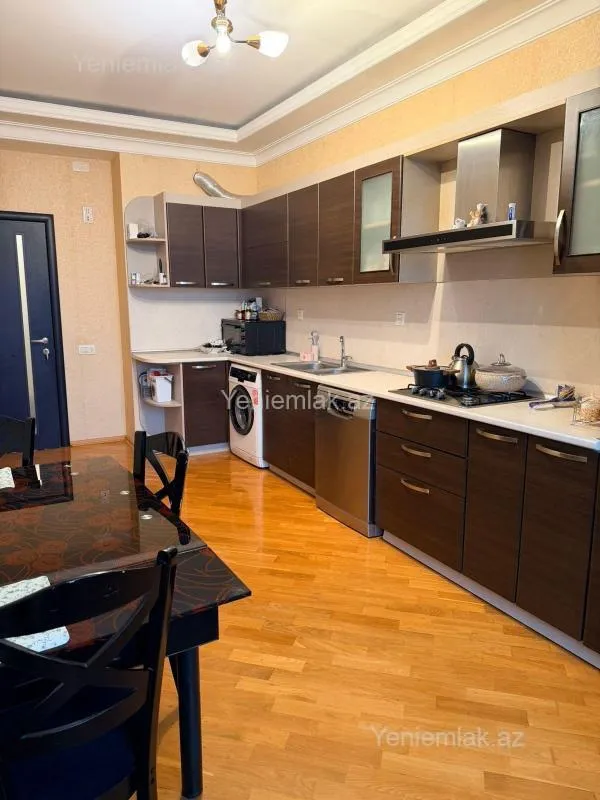 Satılır 2 otaqlı yeni tikili 110 m²