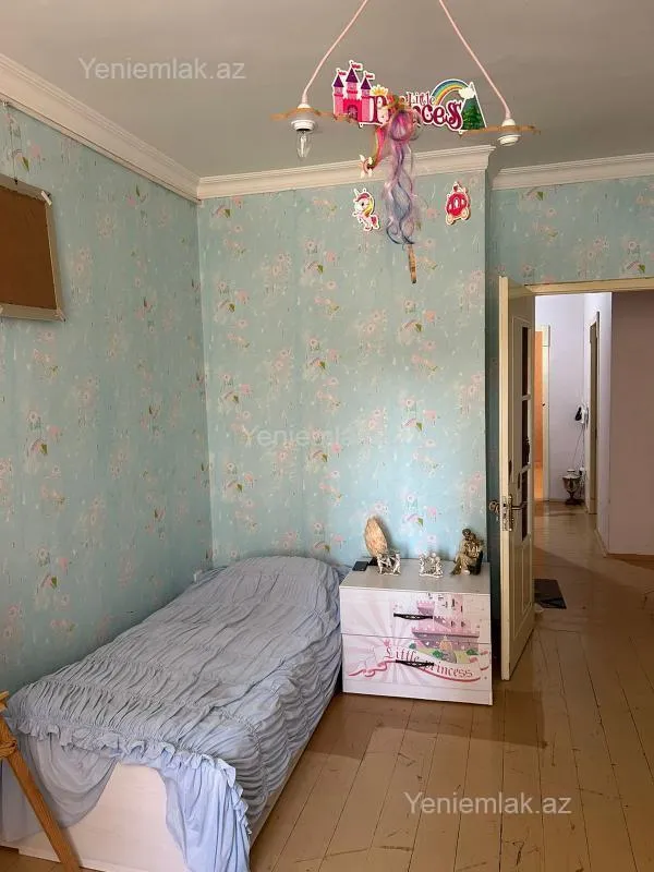 Satılır 3 otaqlı köhnə tikili 95 m²