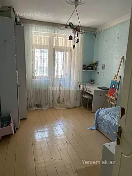 Satılır 3 otaqlı köhnə tikili 95 m² — Bakı, Nizami 3 otaq 95.00 m²