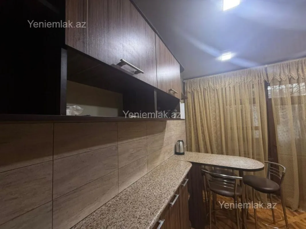 Satılır 2 otaqlı köhnə tikili 55 m²