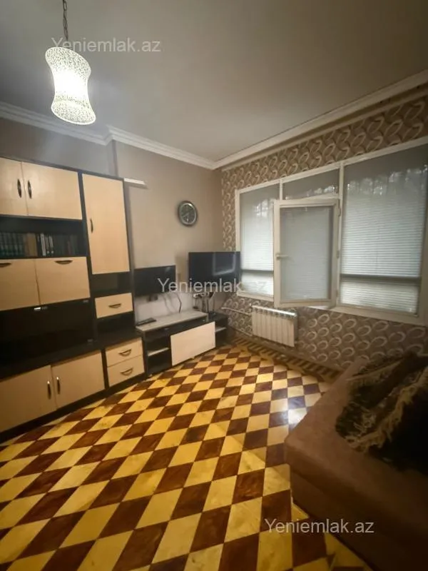 Satılır 2 otaqlı köhnə tikili 55 m²