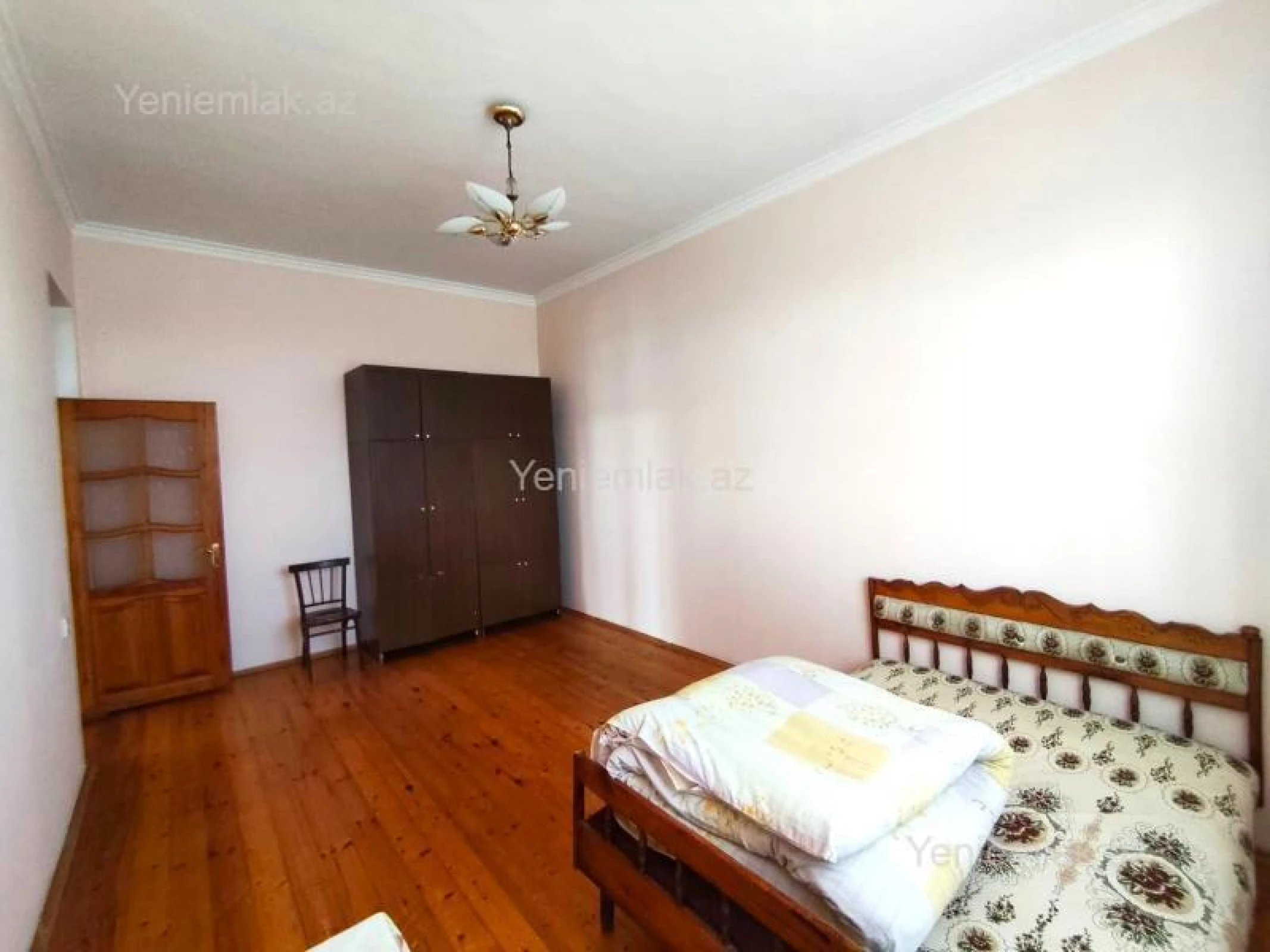 Satılır 9 otaqlı həyət evi 390 m²