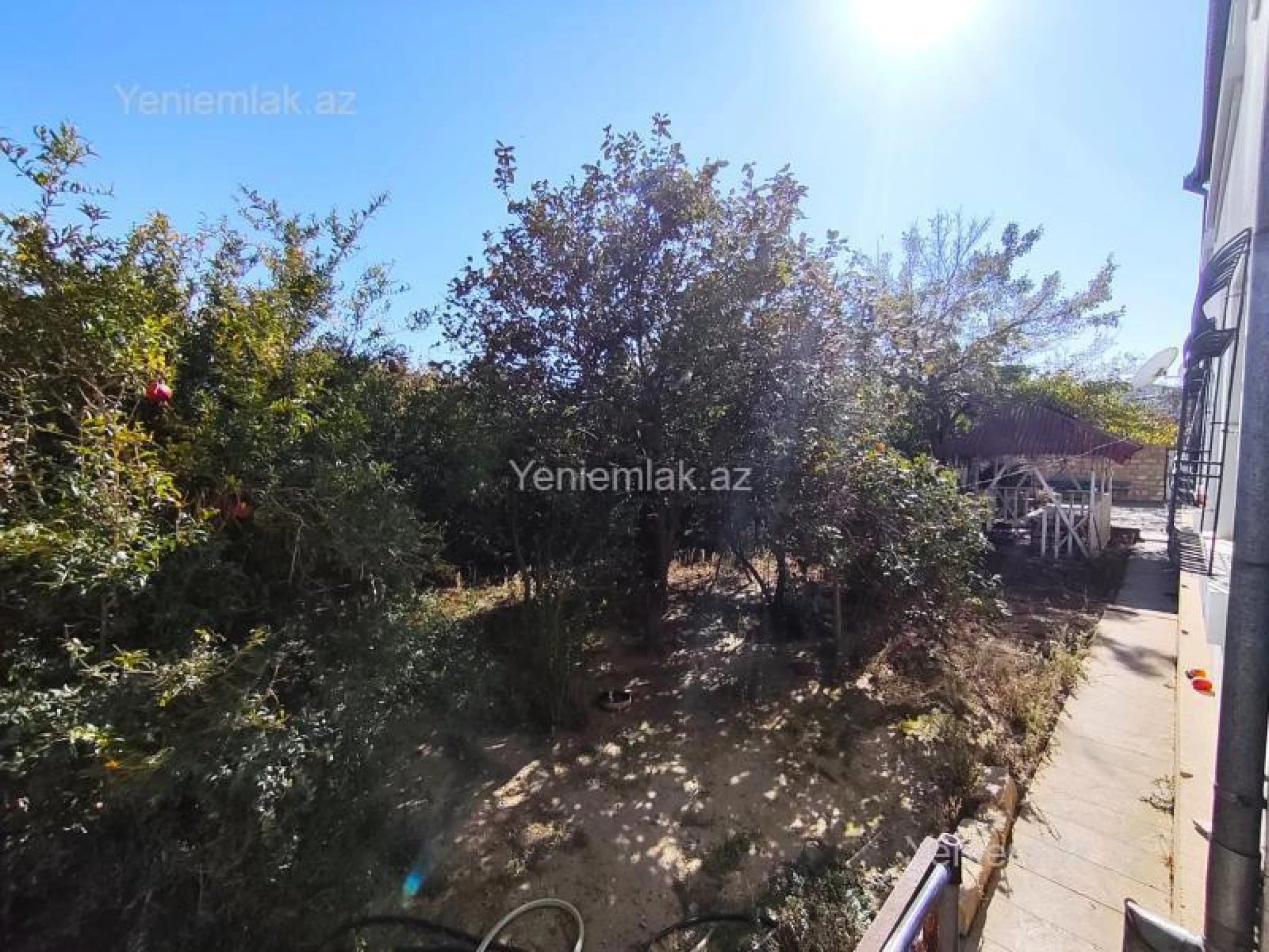 Satılır 9 otaqlı həyət evi 390 m²