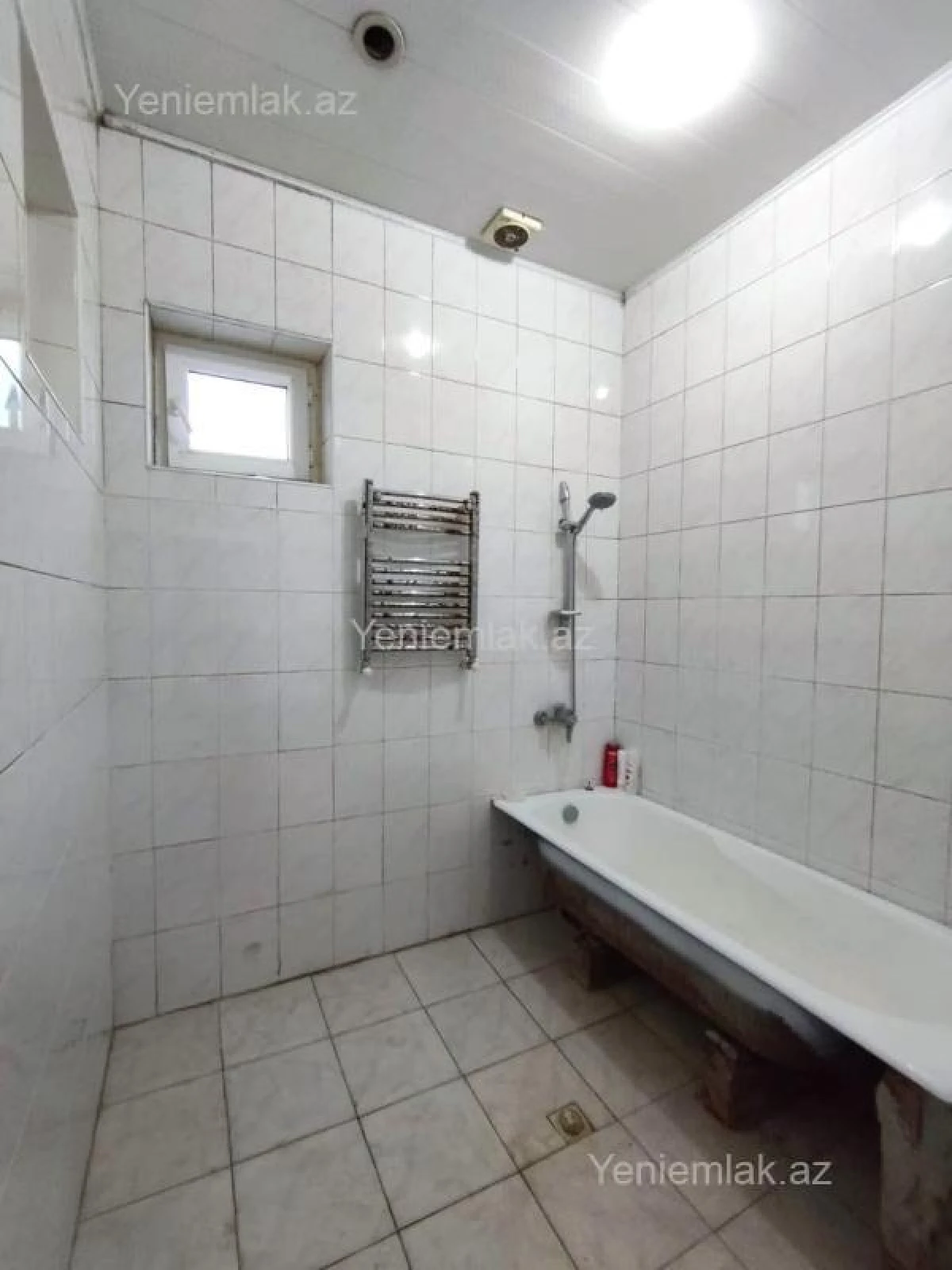 Satılır 9 otaqlı həyət evi 390 m²