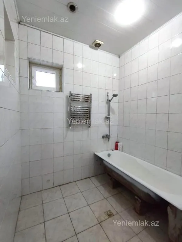 Satılır 9 otaqlı həyət evi 390 m²