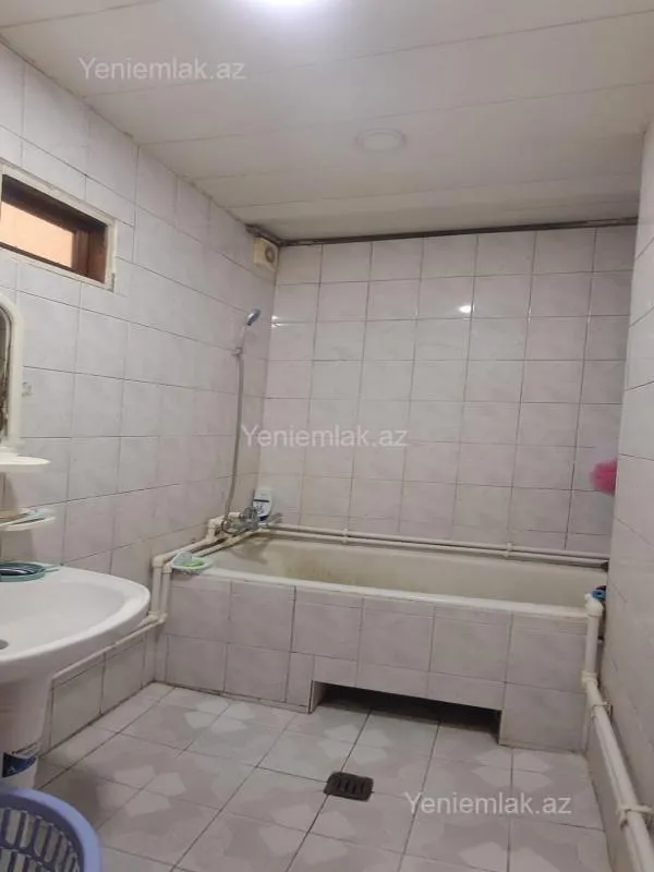 Satılır 2 otaqlı köhnə tikili 55 m²