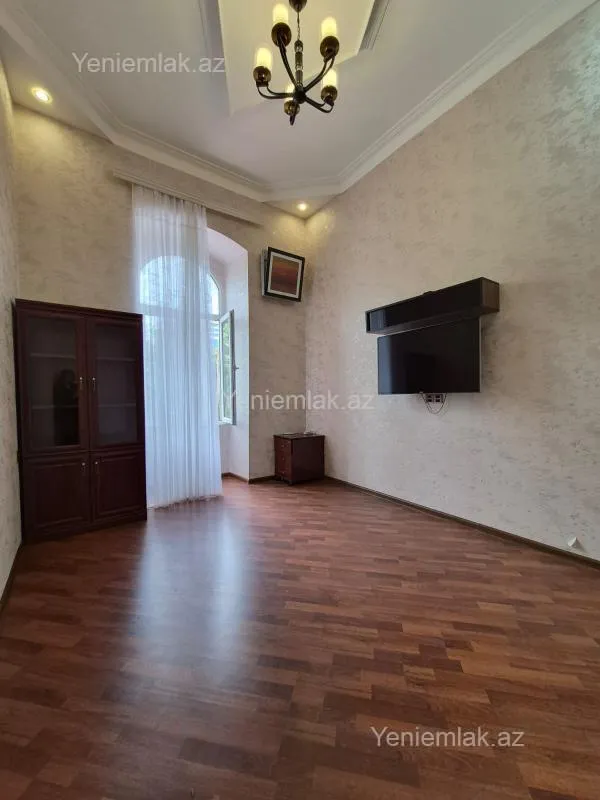 Satılır 2 otaqlı köhnə tikili 55 m²