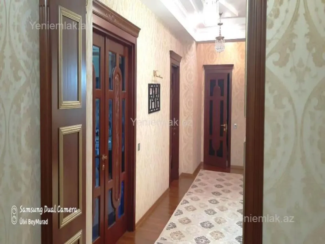 Satılır 4 otaqlı yeni tikili 250.5 m²