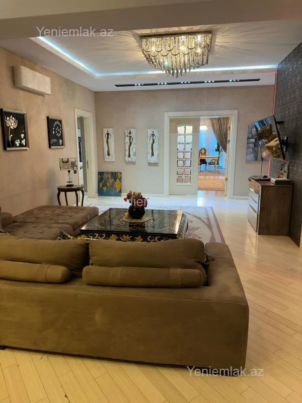 Satılır 4 otaqlı yeni tikili 250.5 m²
