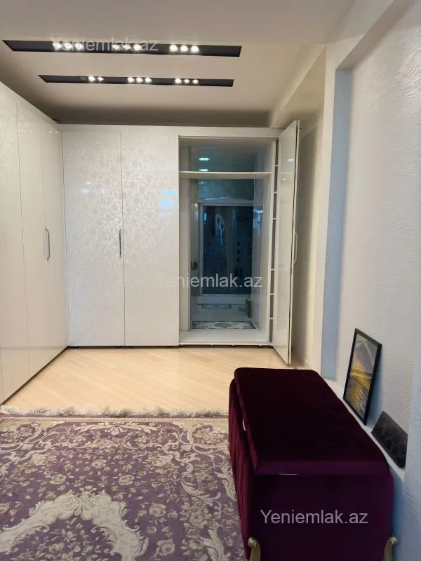 Satılır 4 otaqlı yeni tikili 250.5 m²
