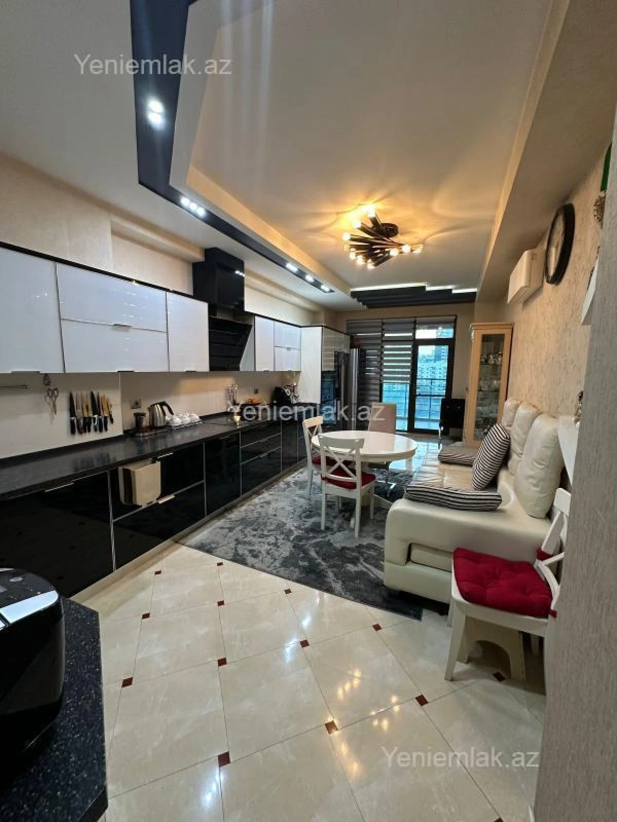Satılır 4 otaqlı yeni tikili 250.5 m²
