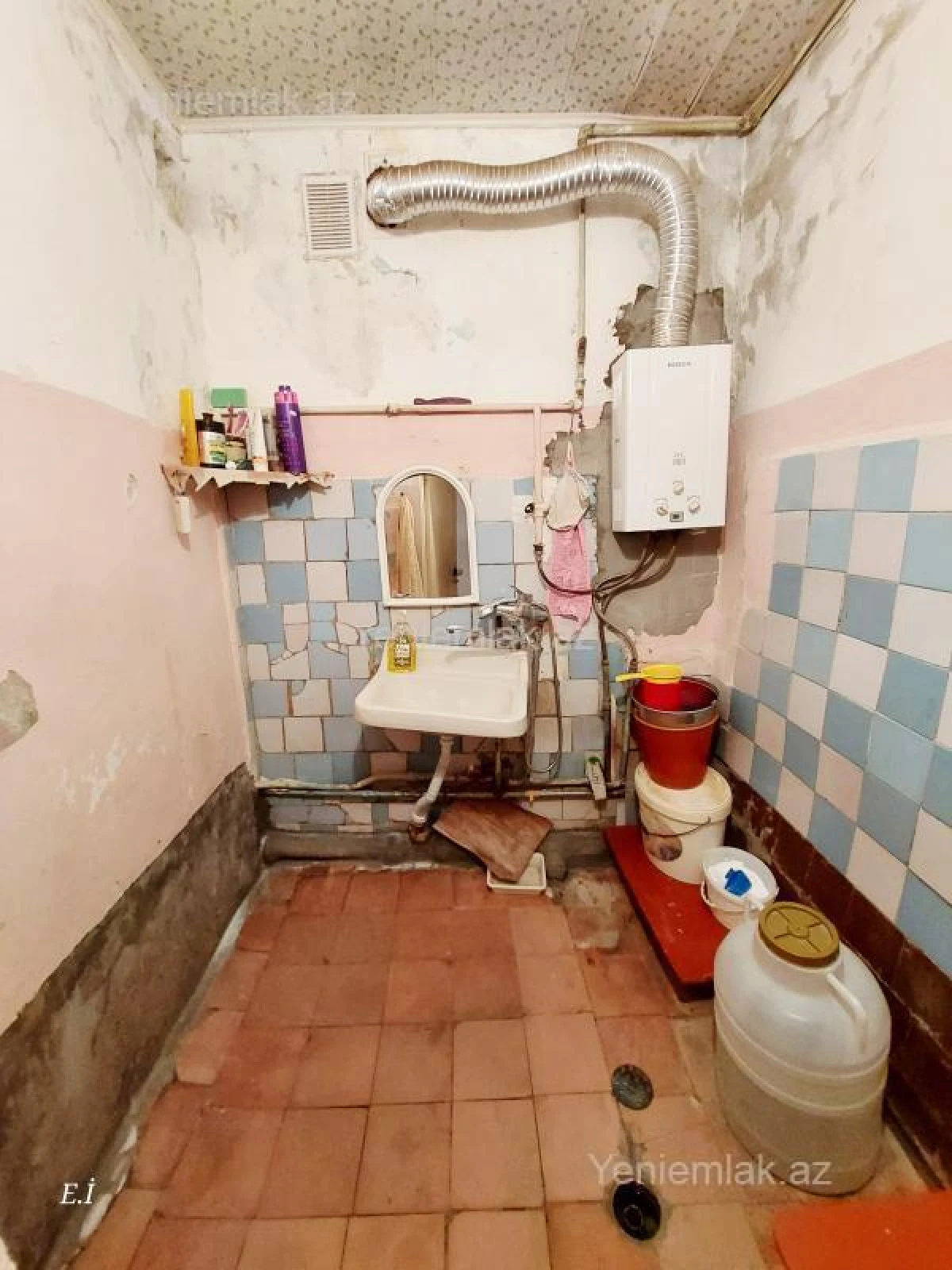 Satılır 5 otaqlı köhnə tikili 110 m²