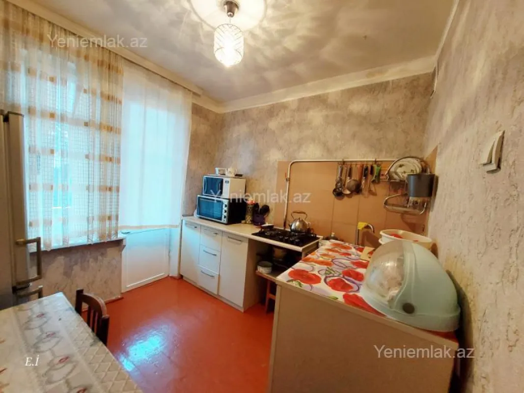 Satılır 5 otaqlı köhnə tikili 110 m²