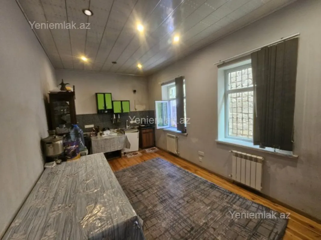 Satılır 5 otaqlı həyət evi 200 m²
