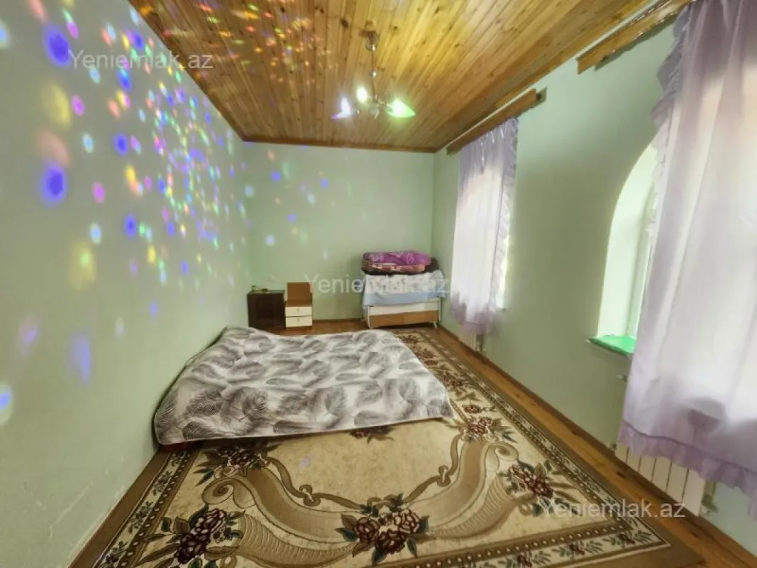 Satılır 5 otaqlı həyət evi 200 m²