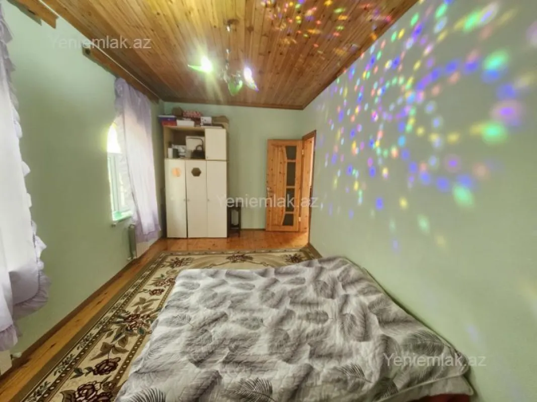 Satılır 5 otaqlı həyət evi 200 m²