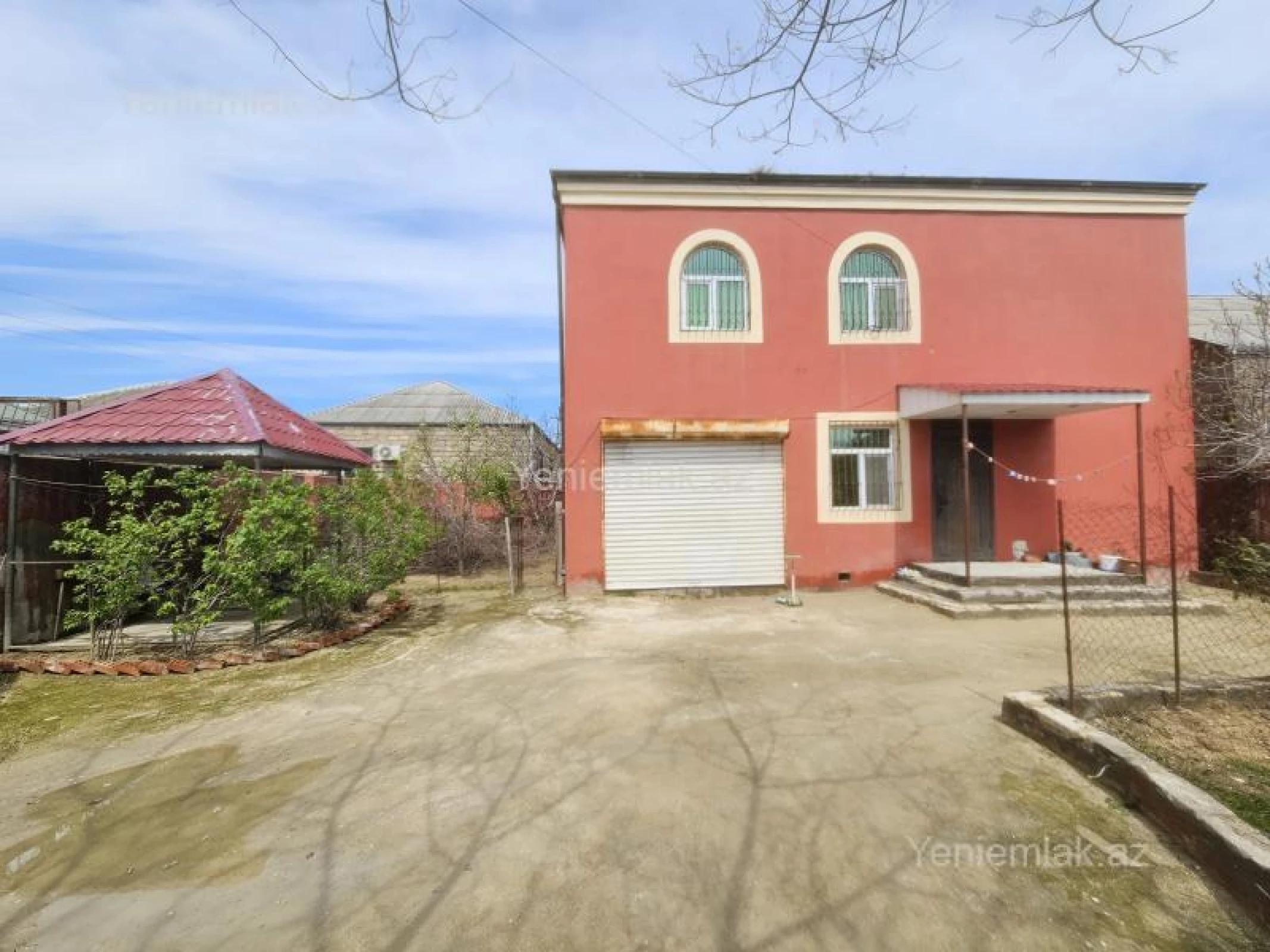 Satılır 5 otaqlı həyət evi 200 m²