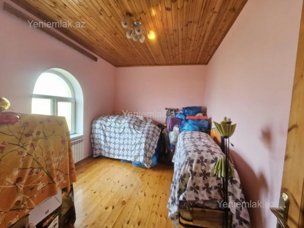 Satılır 5 otaqlı həyət evi 200 m²