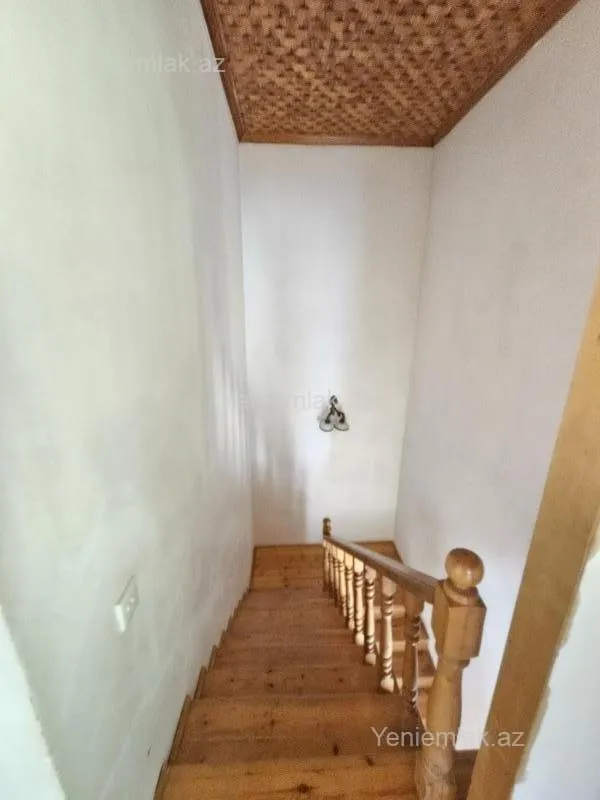 Satılır 5 otaqlı həyət evi 200 m²