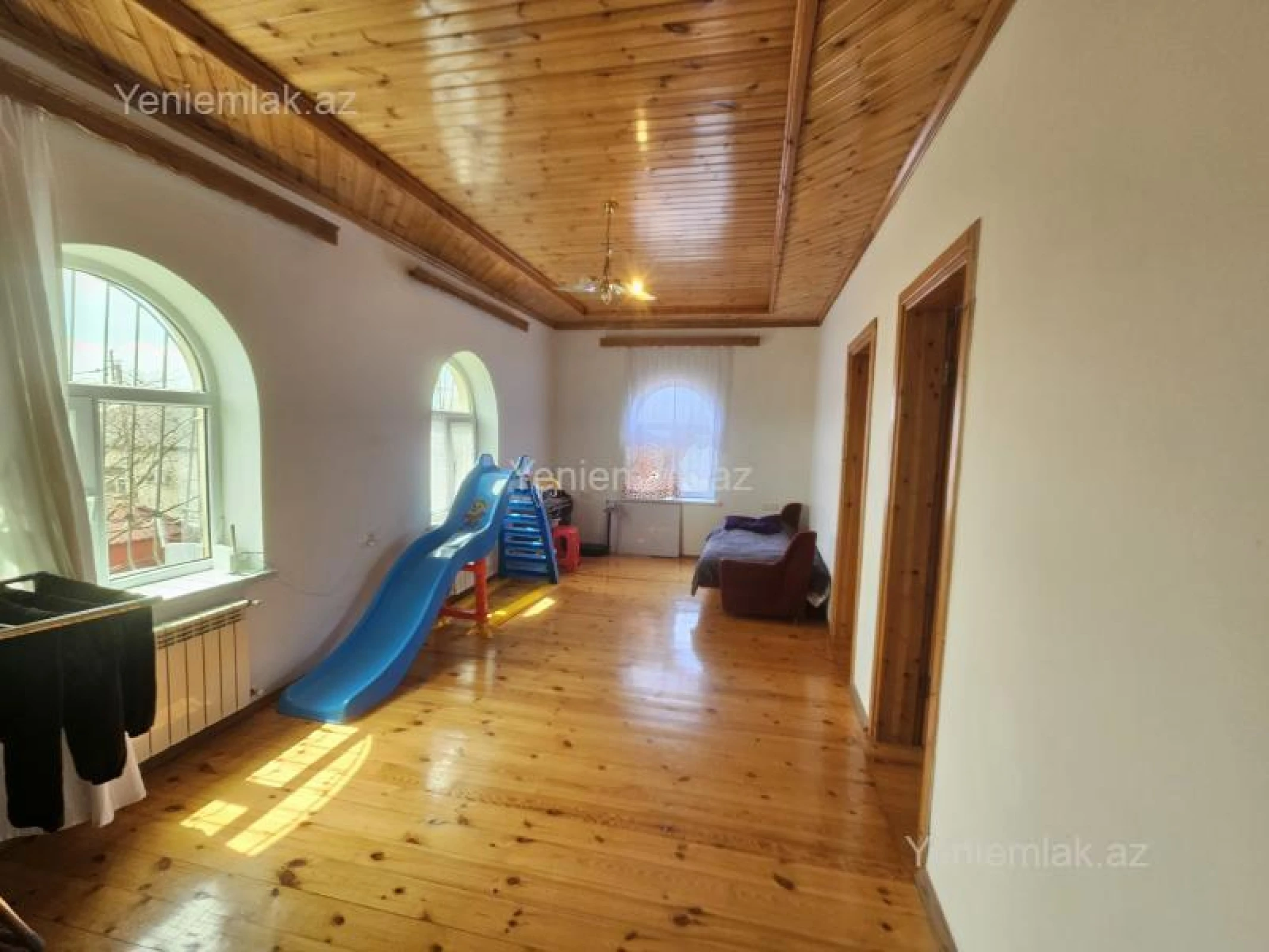 Satılır 5 otaqlı həyət evi 200 m²