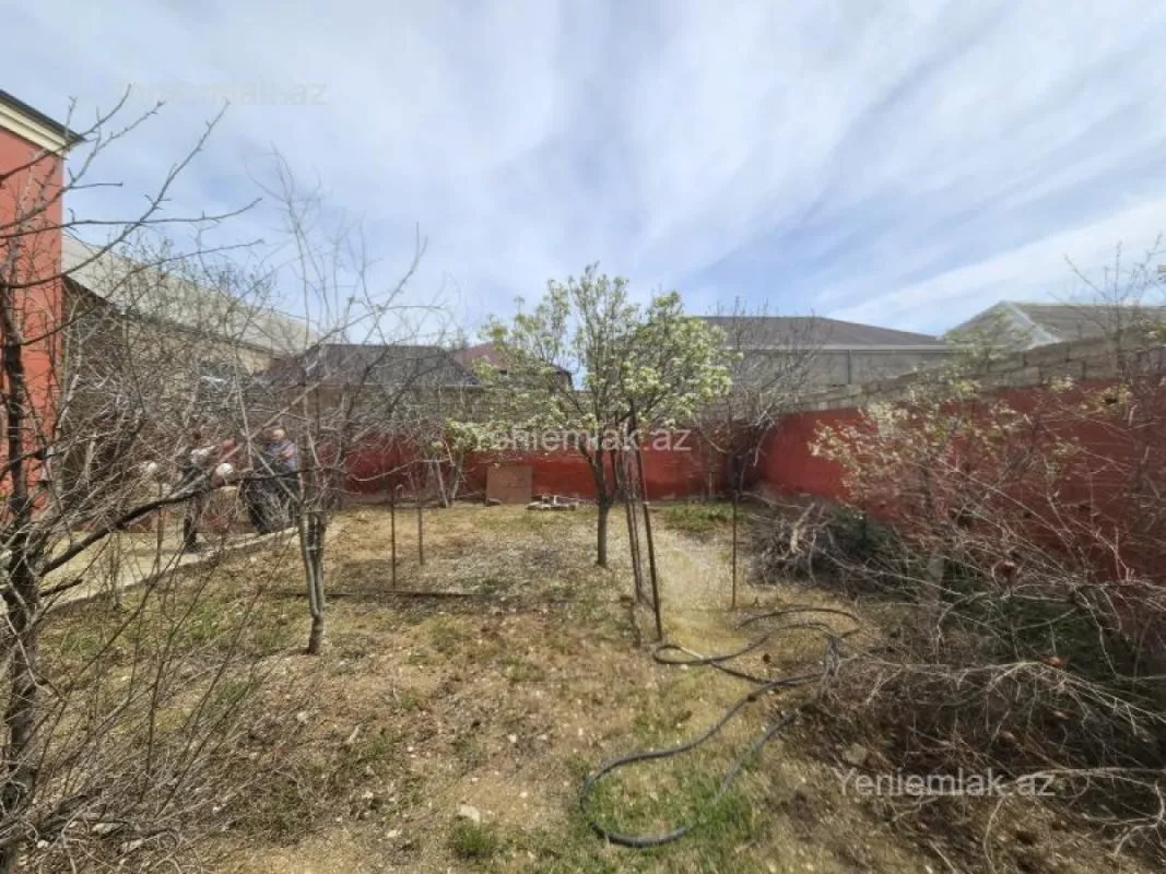 Satılır 5 otaqlı həyət evi 200 m²