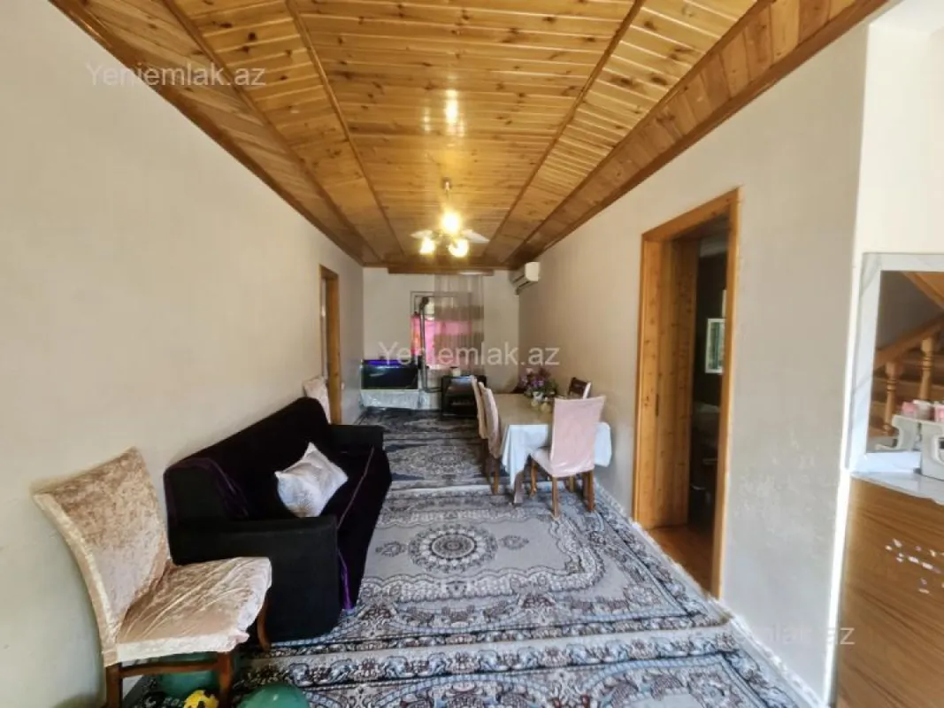 Satılır 5 otaqlı həyət evi 200 m²