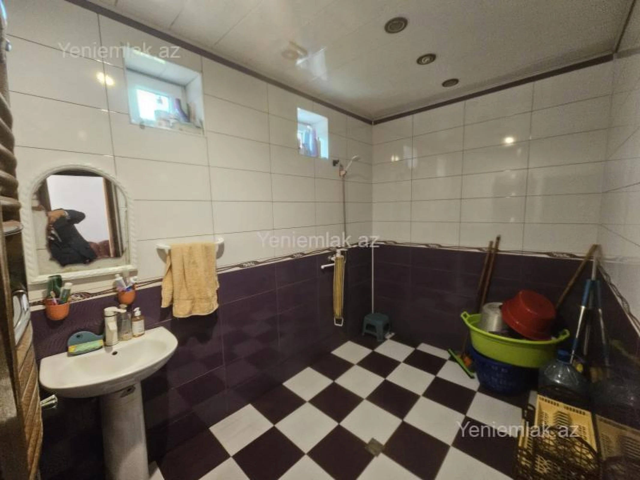 Satılır 5 otaqlı həyət evi 200 m²