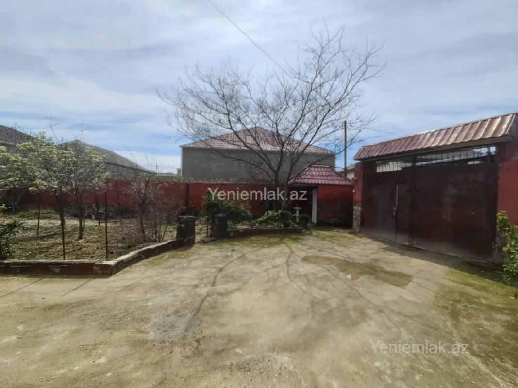 Satılır 5 otaqlı həyət evi 200 m²