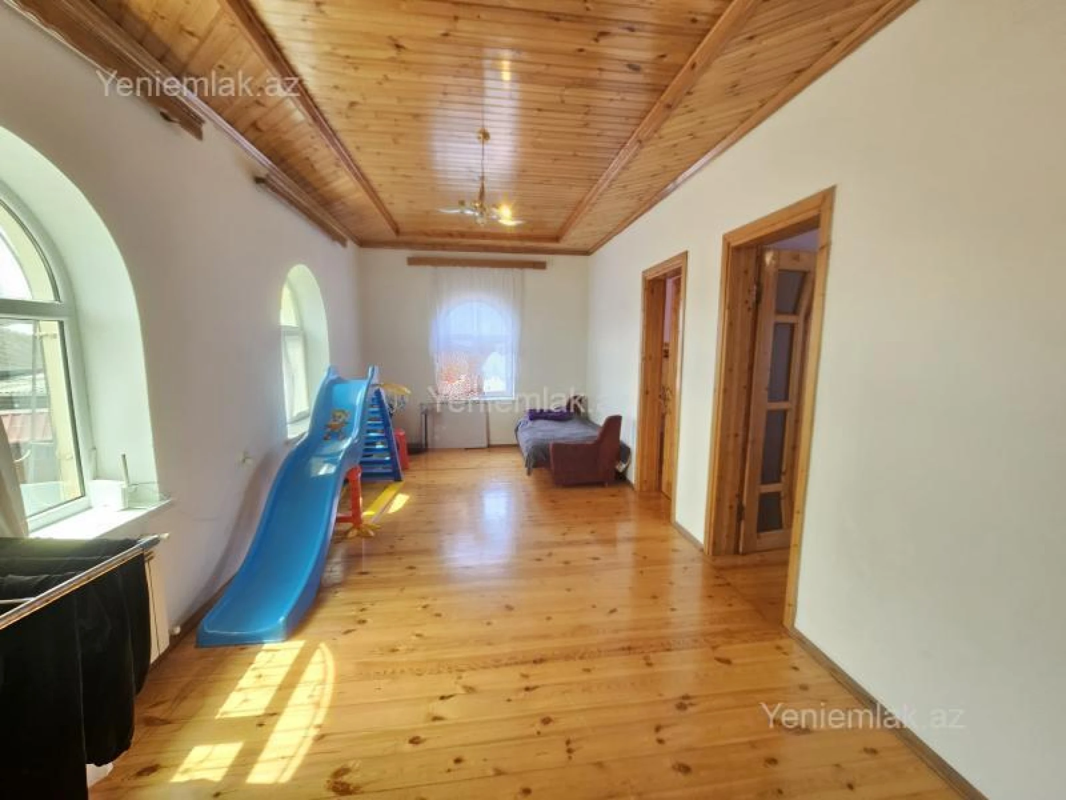 Satılır 5 otaqlı həyət evi 200 m²